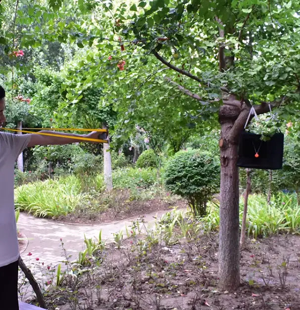 Box with target for slingshot shooting