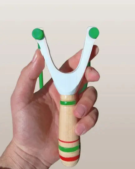 Fionda medievale in mano